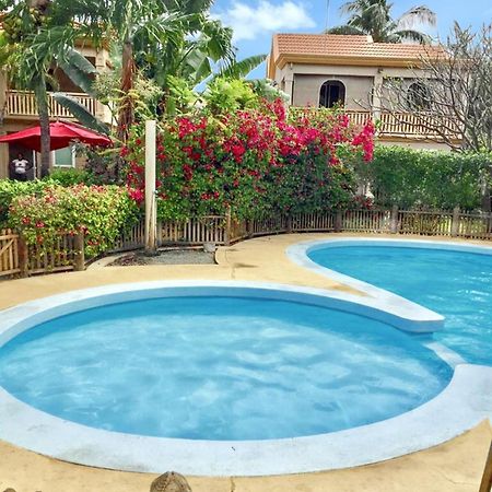 Spacious House In Flic En Flac With Shared Pool ภายนอก รูปภาพ