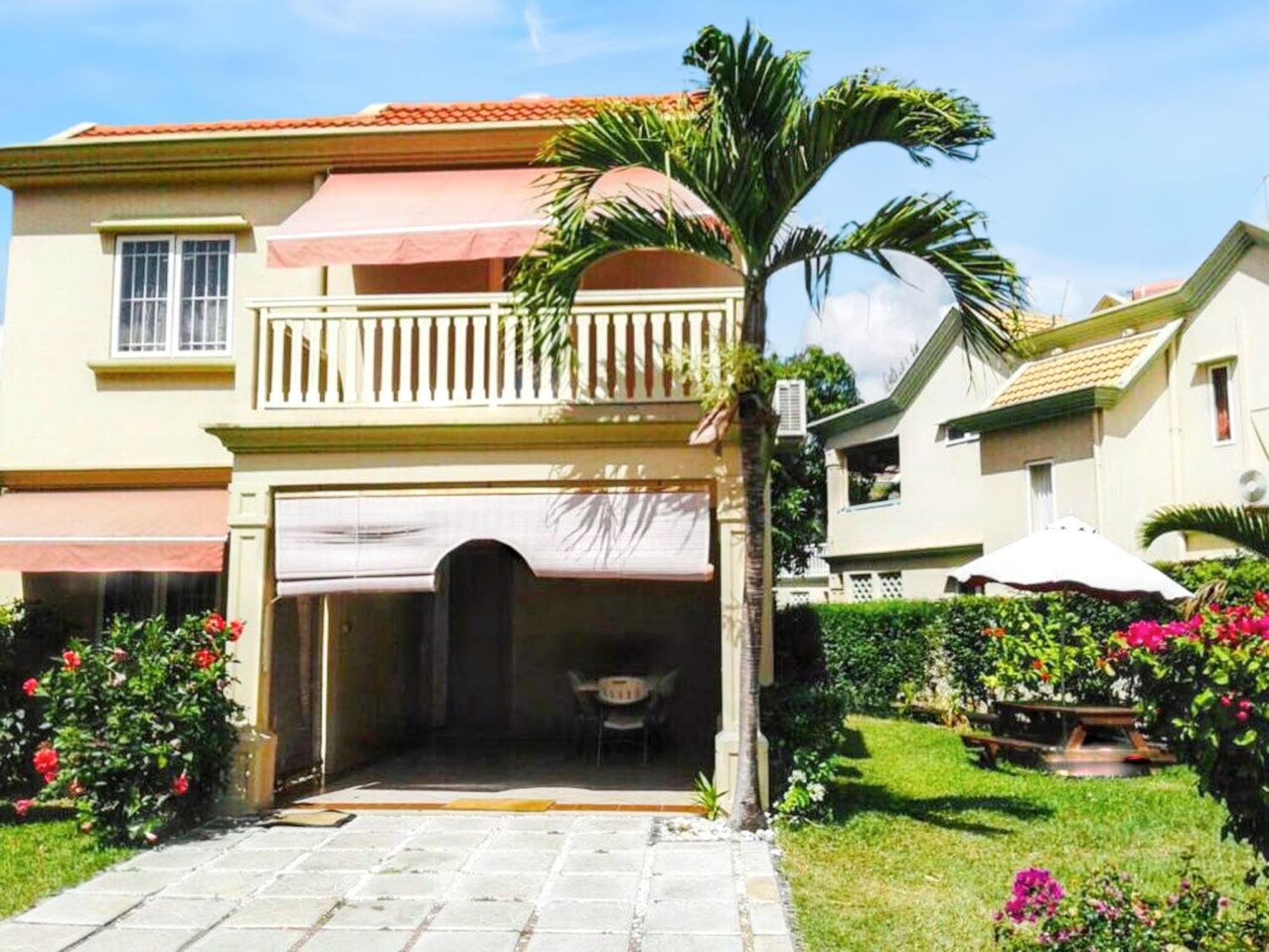 Spacious House In Flic En Flac With Shared Pool ภายนอก รูปภาพ