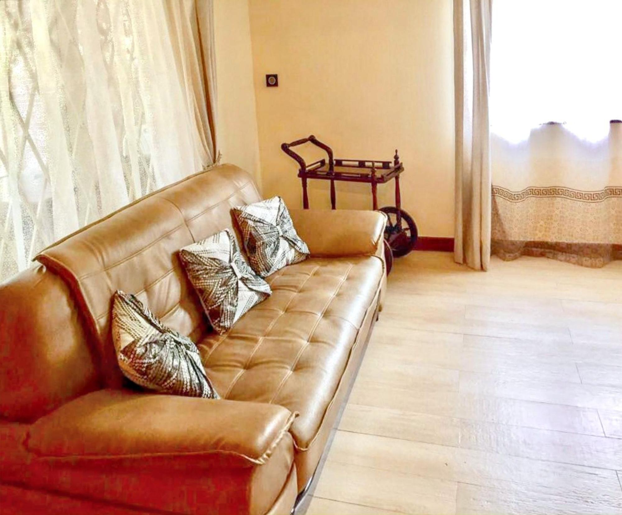 Spacious House In Flic En Flac With Shared Pool ภายนอก รูปภาพ