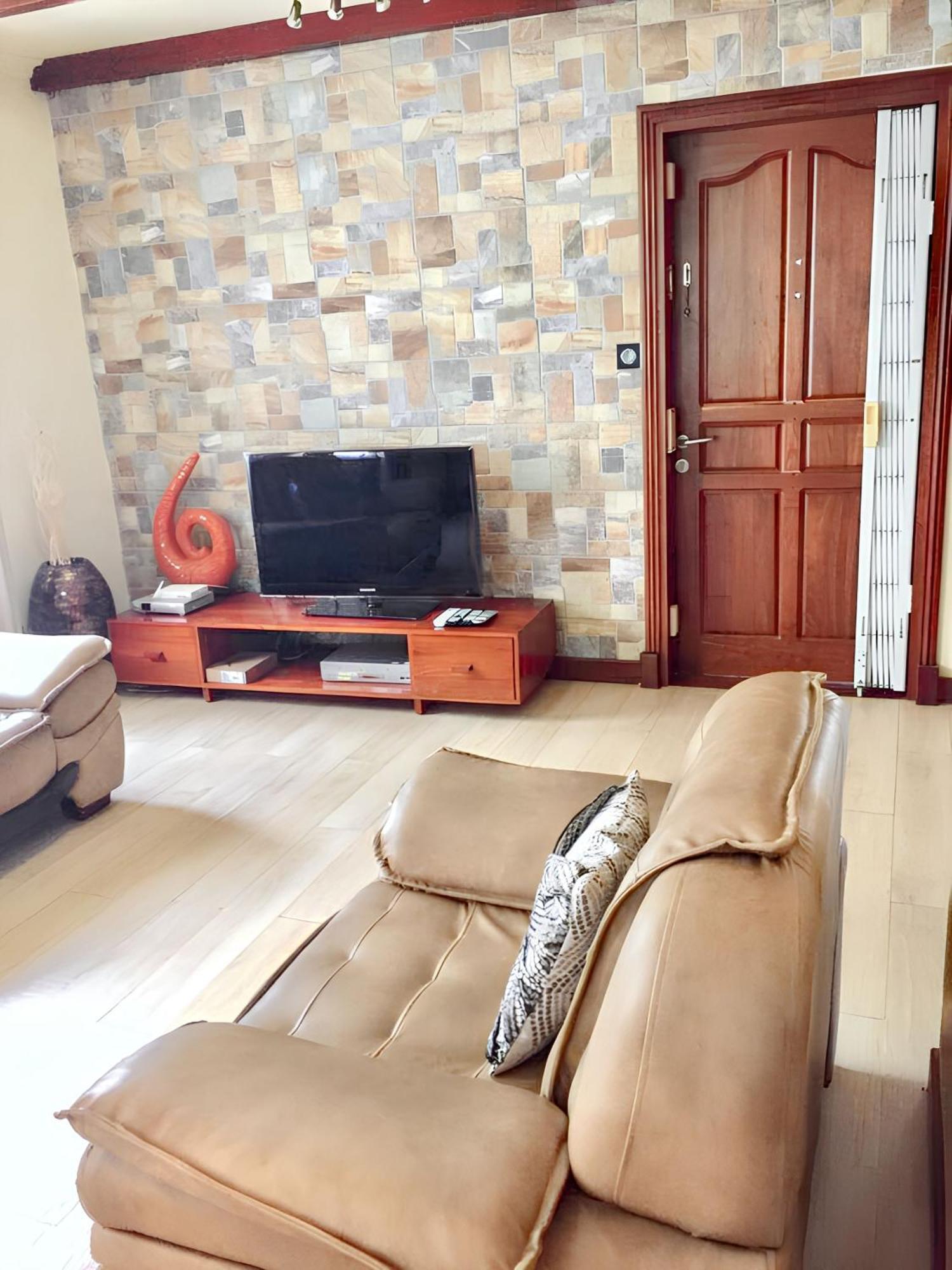 Spacious House In Flic En Flac With Shared Pool ภายนอก รูปภาพ