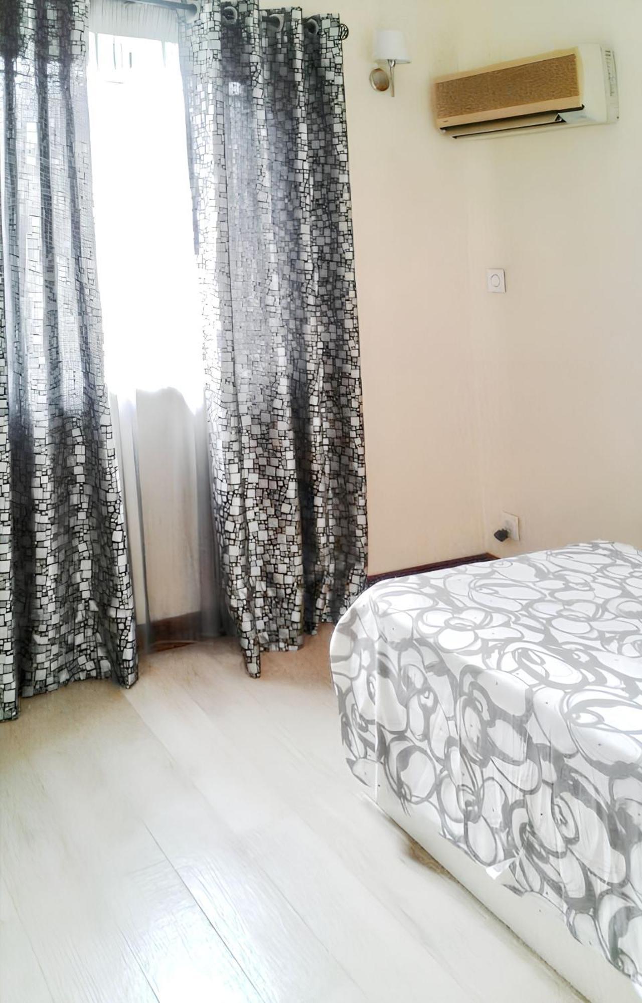 Spacious House In Flic En Flac With Shared Pool ภายนอก รูปภาพ