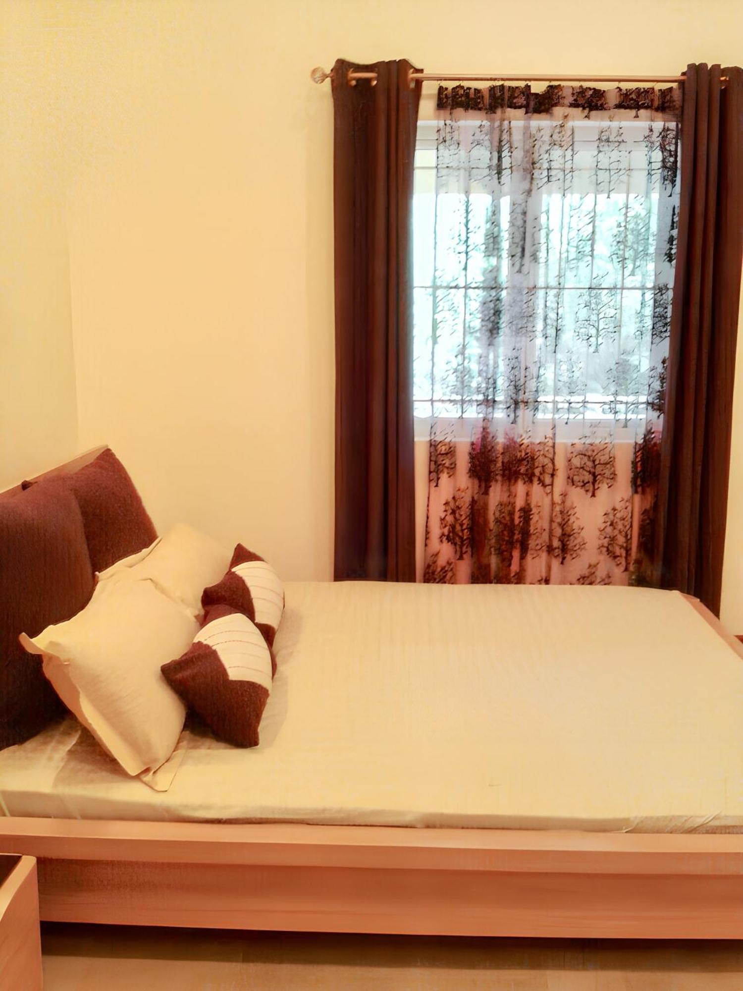 Spacious House In Flic En Flac With Shared Pool ภายนอก รูปภาพ
