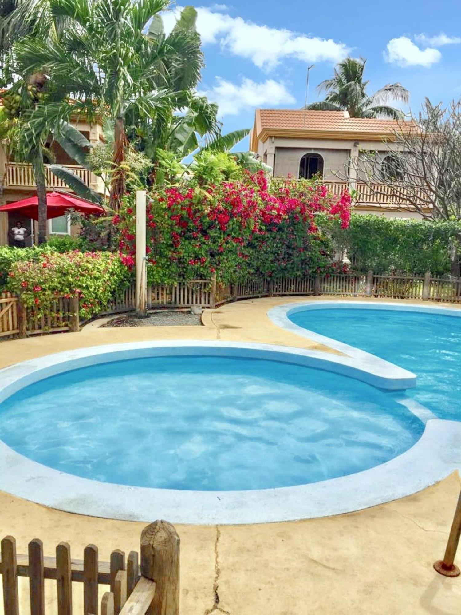 Spacious House In Flic En Flac With Shared Pool ภายนอก รูปภาพ